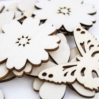 Wooden Bee and Flower Embellishments: Pack 12